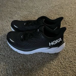 Hoka Clifton 8 black and white women’s 6.5